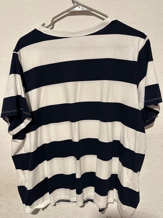 Old Navy Navy and White Horizontal Stripe T-Shirt - Picture 2 of 3